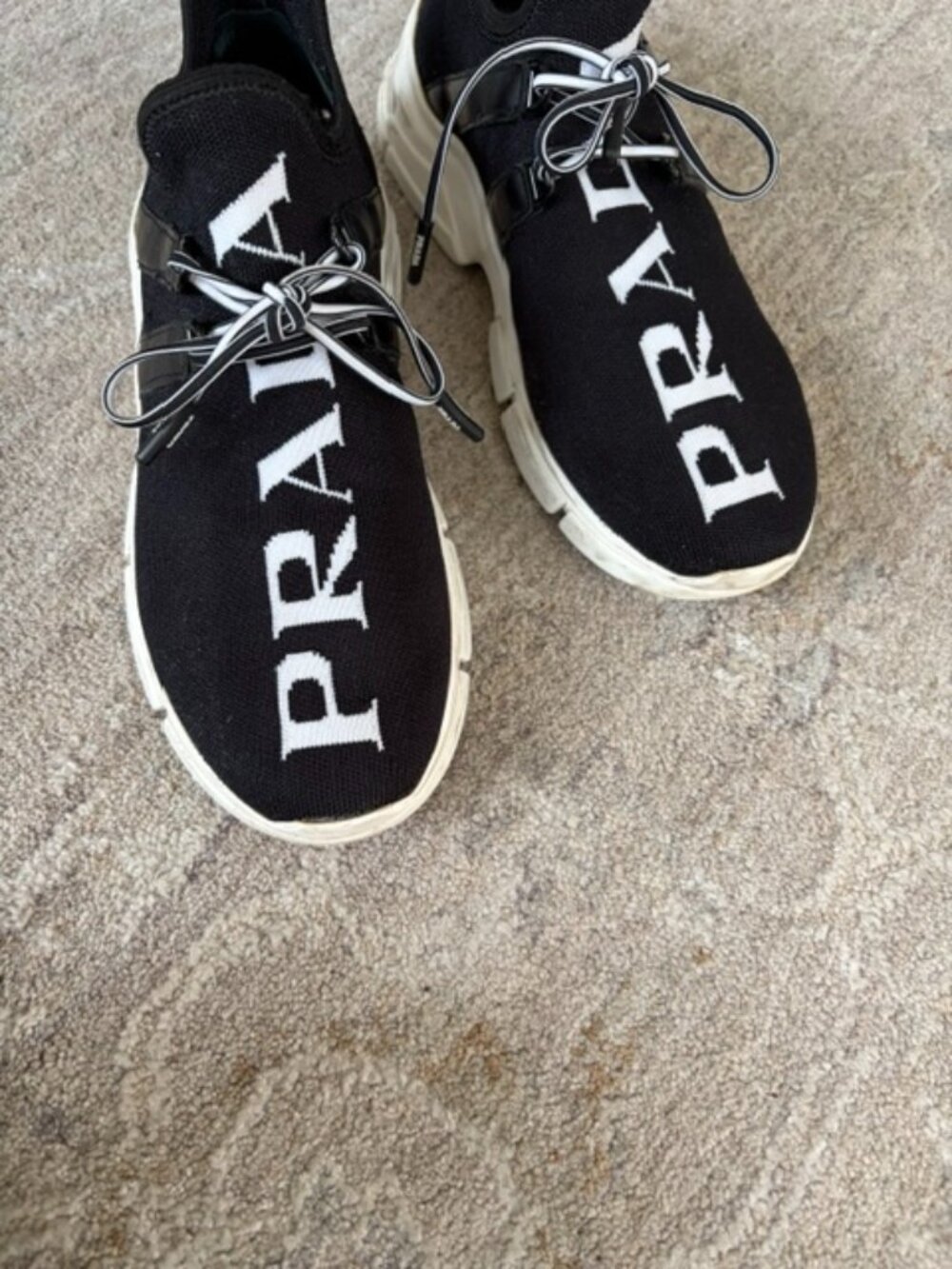 Prada - Picture 2 of 7